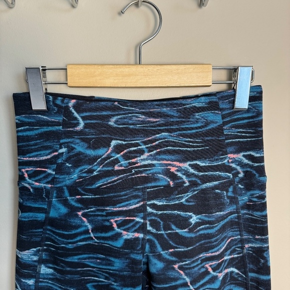 Tuff Athletics Blue/Black Abstract Psychedelic Yoga Cropped Leggings Size Small - Picture 3 of 13